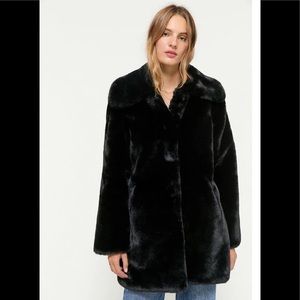 APPARIS ALIX BLACK FAUX FUR COAT M